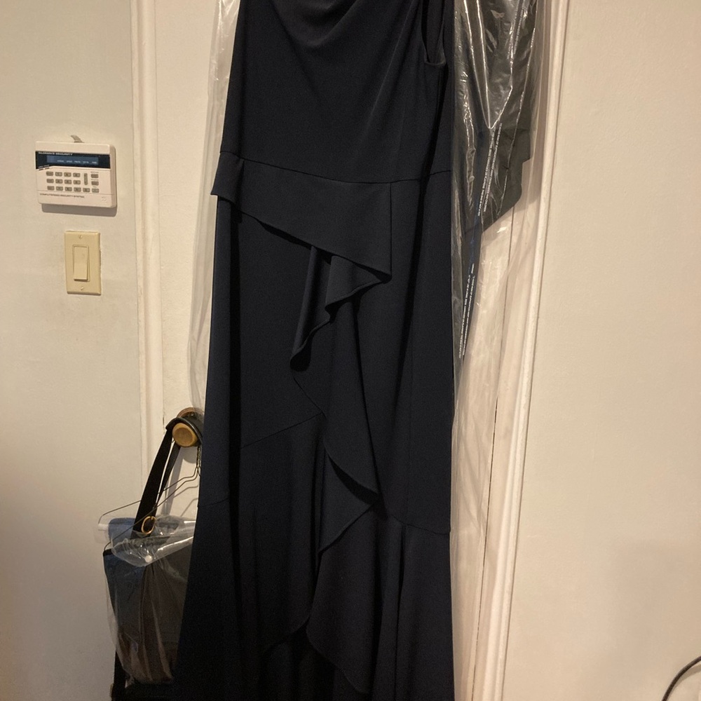 Papell studio dress size 14 in a rich beautiful navy. Beautiful details